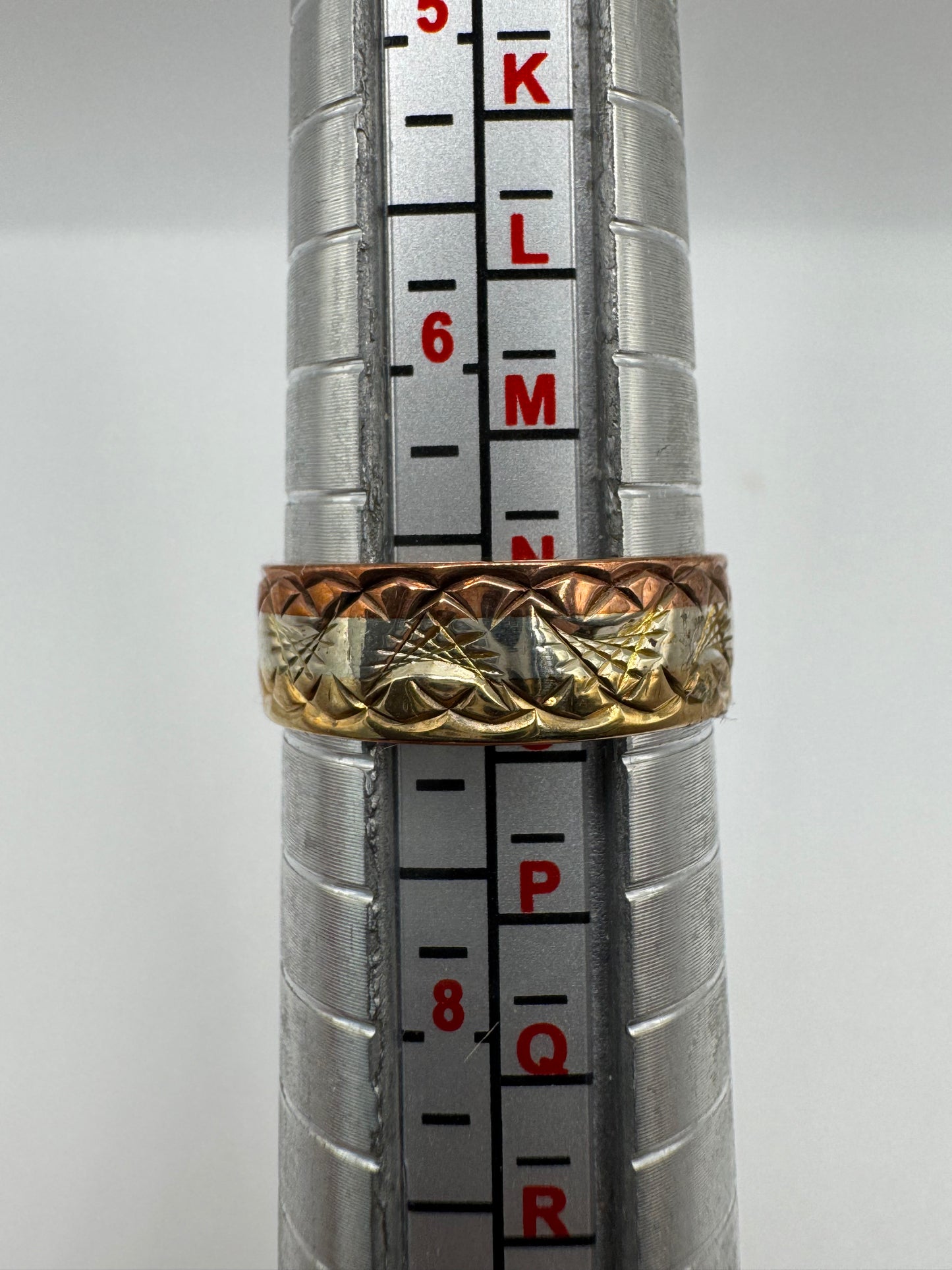 9ct tri-gold patterned band