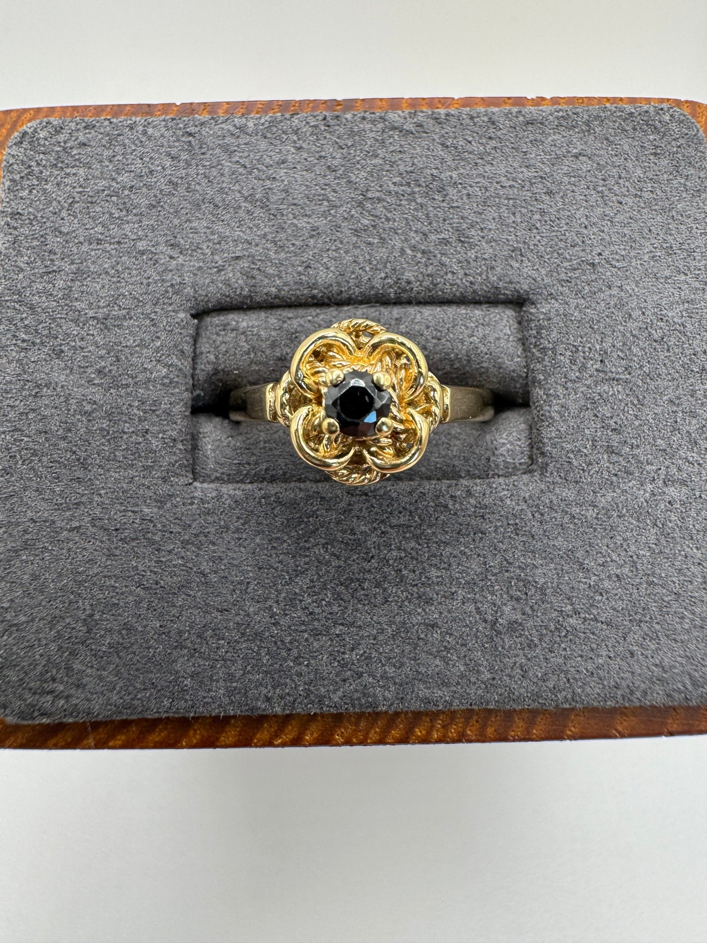 9ct gold sapphire flower ring