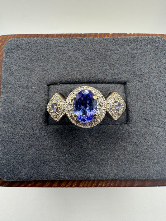 9ct gold tanzanite and diamond ring