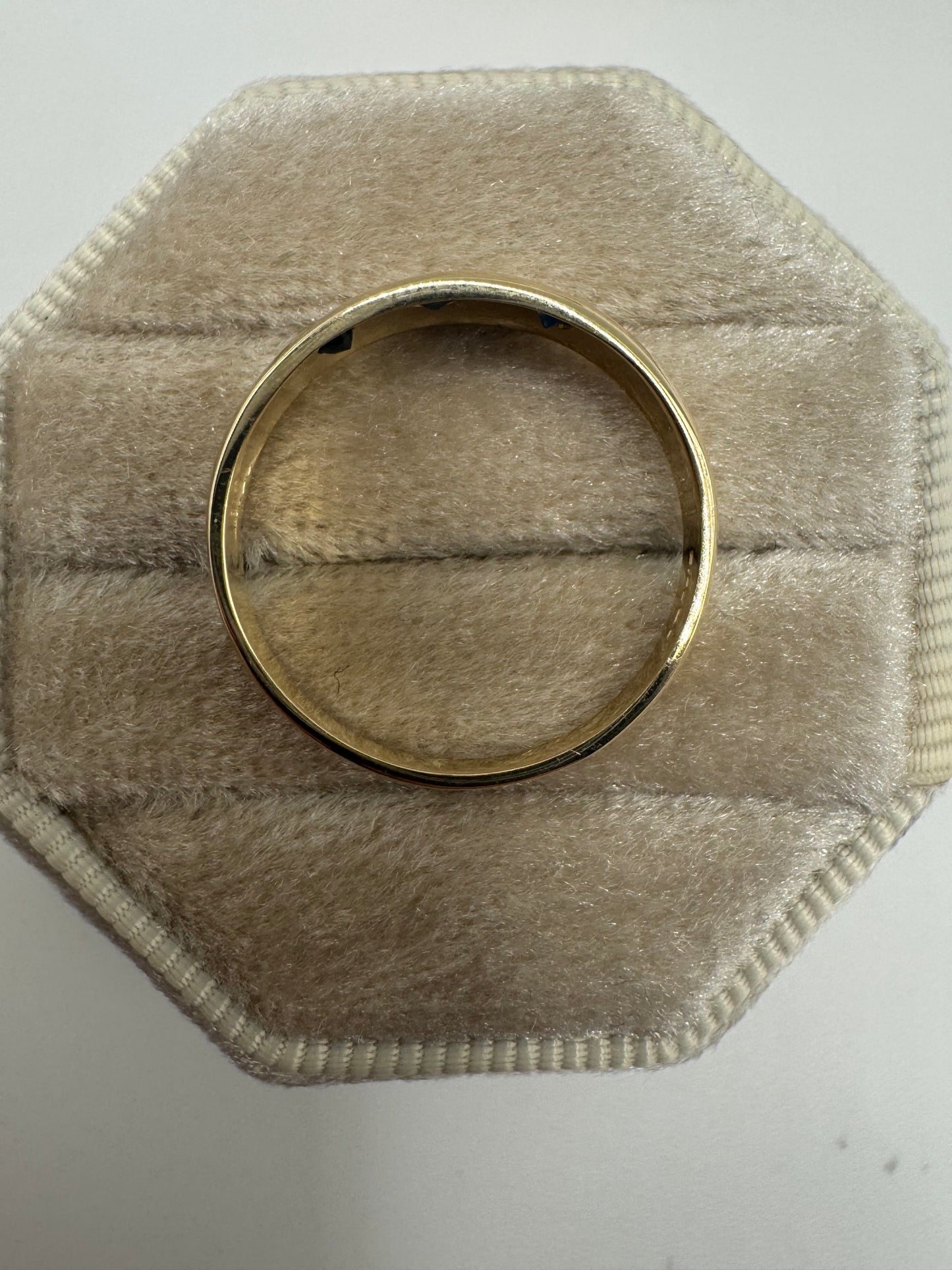 9ct gold sapphire gypsy ring