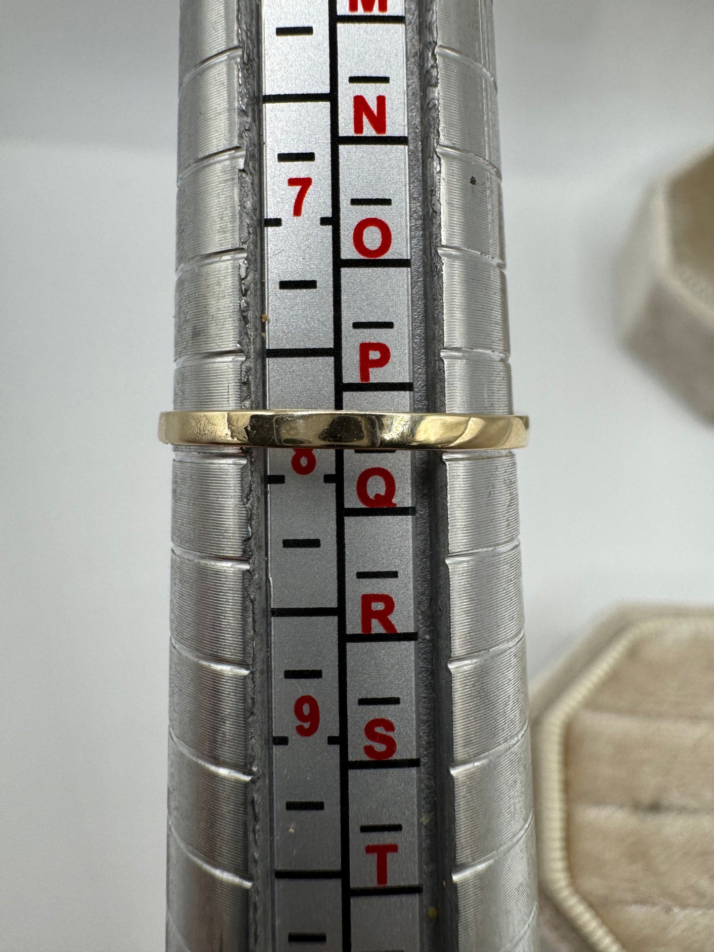 9ct gold emerald heart signet ring