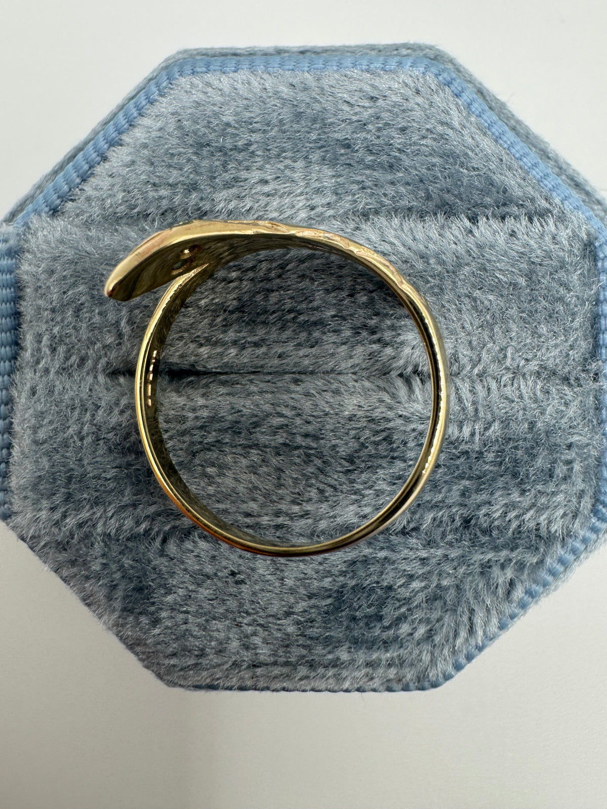 9ct gold emerald snake ring
