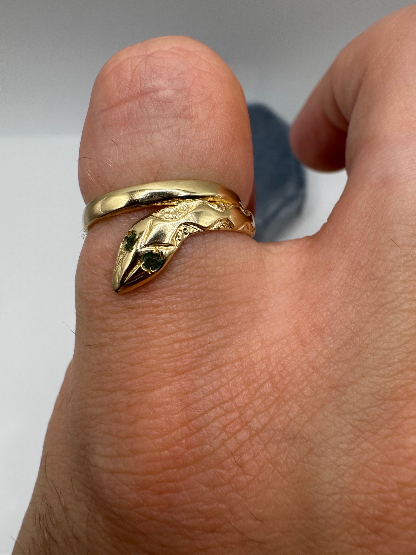 9ct gold emerald snake ring