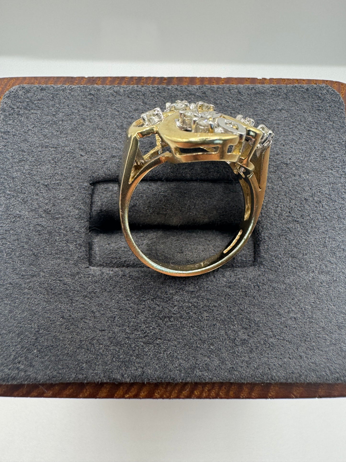 Heavy 9ct gold diamond cluster ring