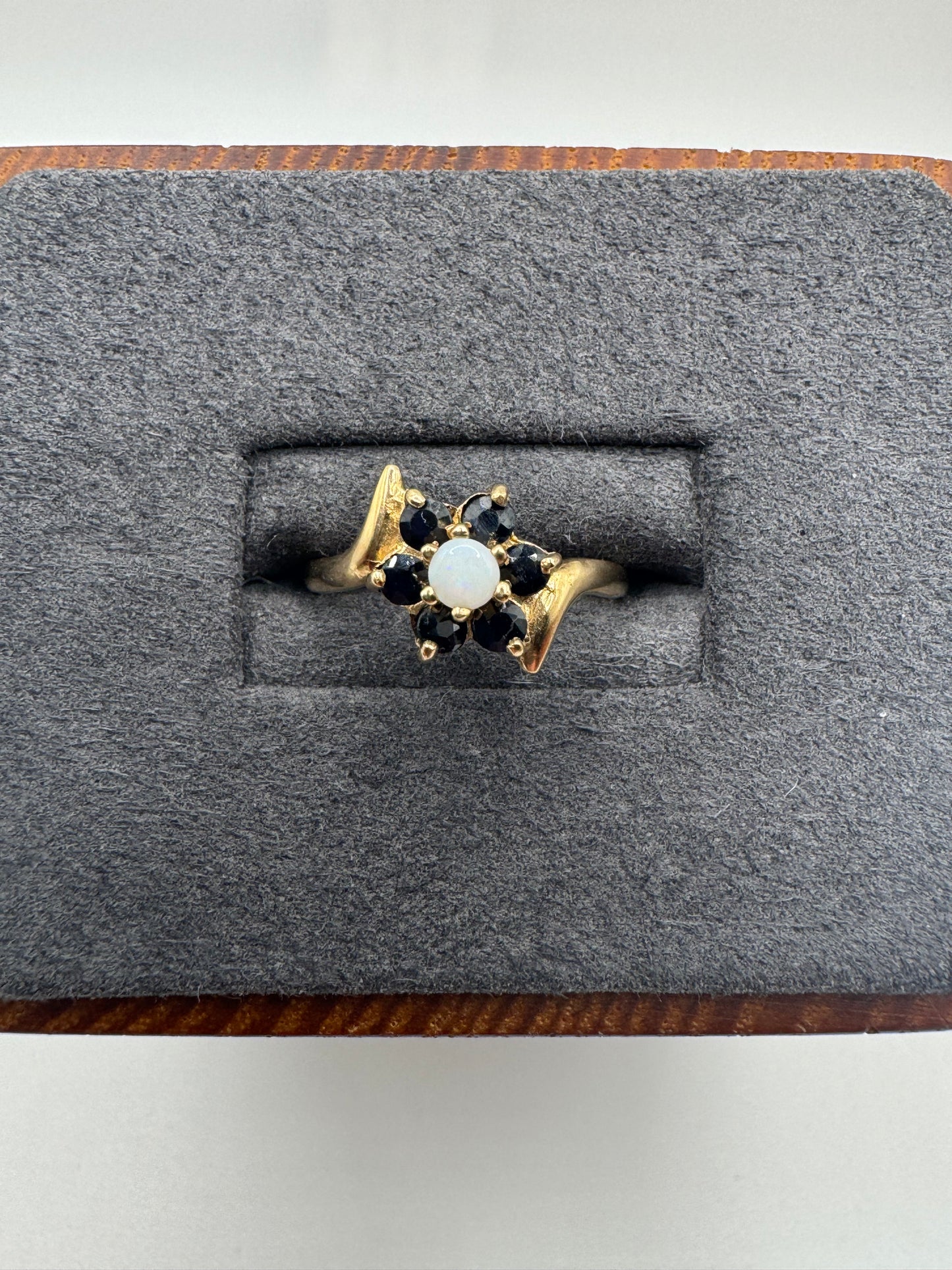 9ct gold opal and sapphire ring