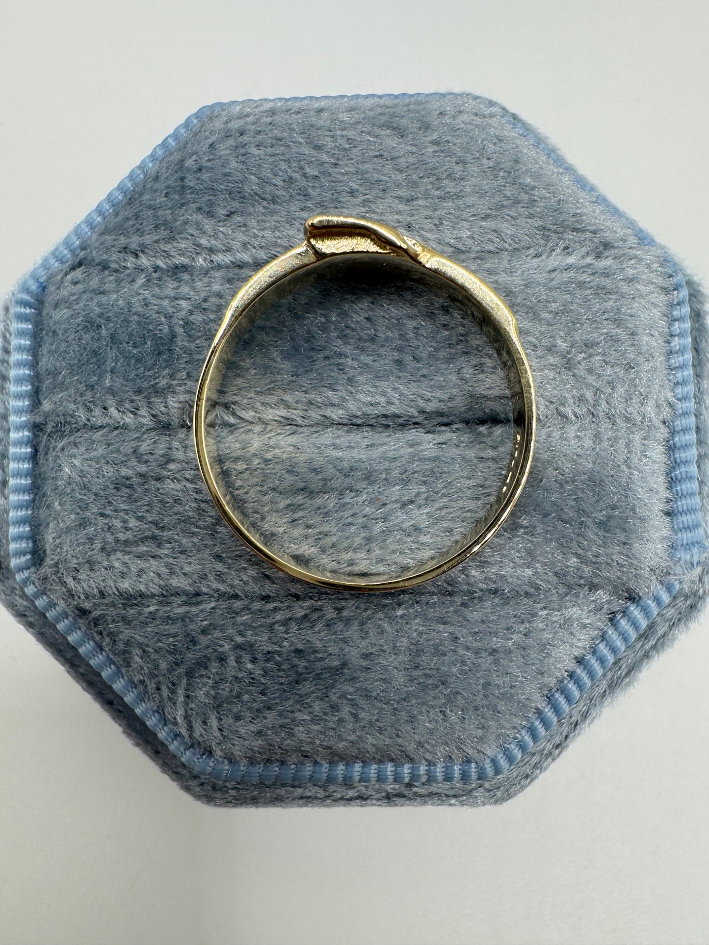 9ct gold engraved buckle ring