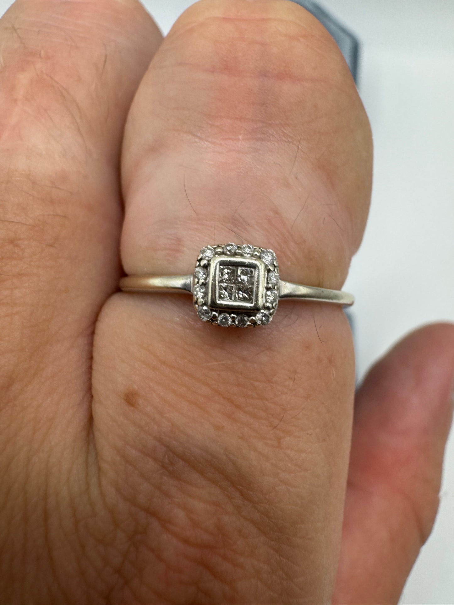 9ct gold diamond cluster ring