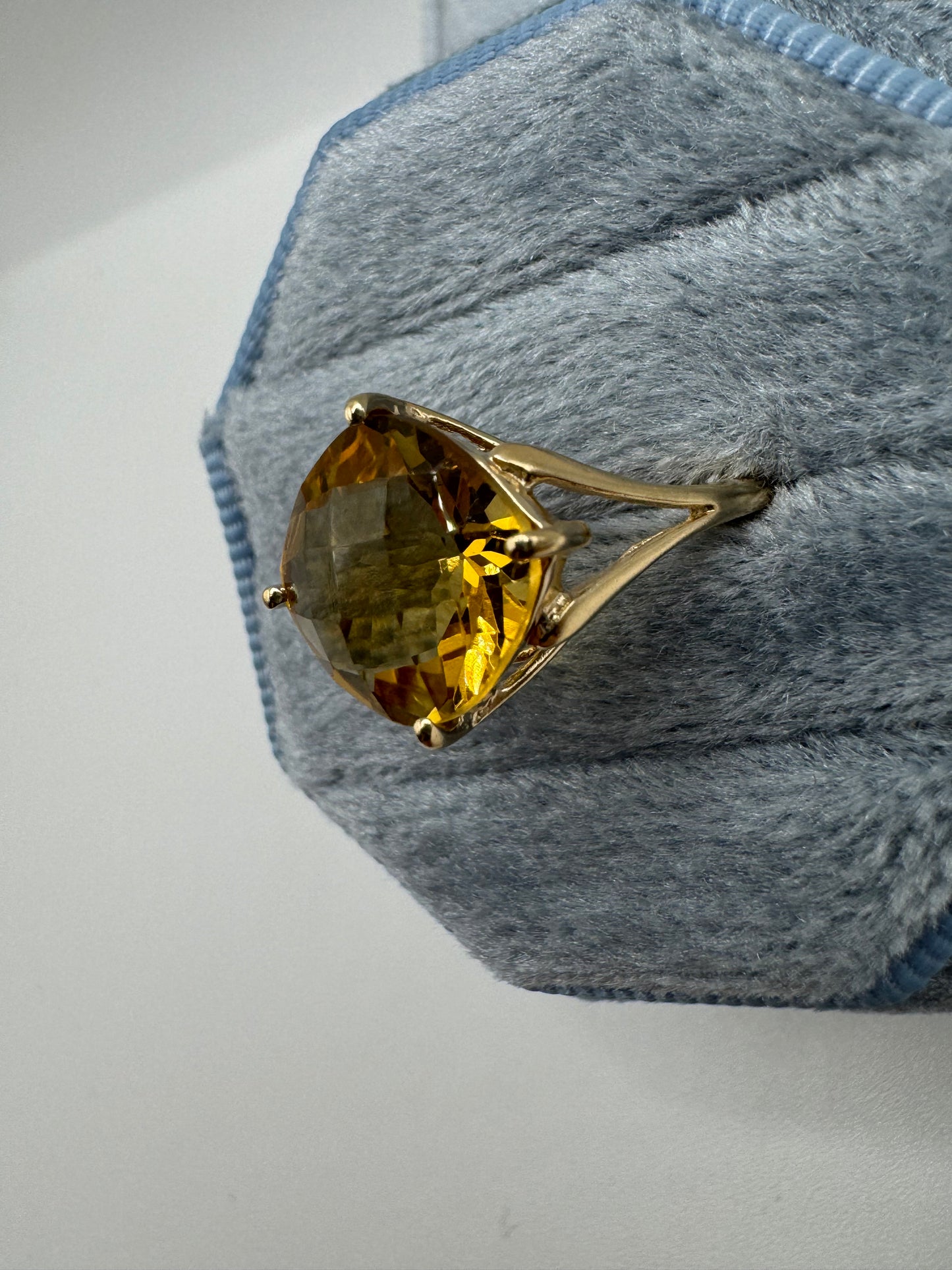 9ct gold citrine ring