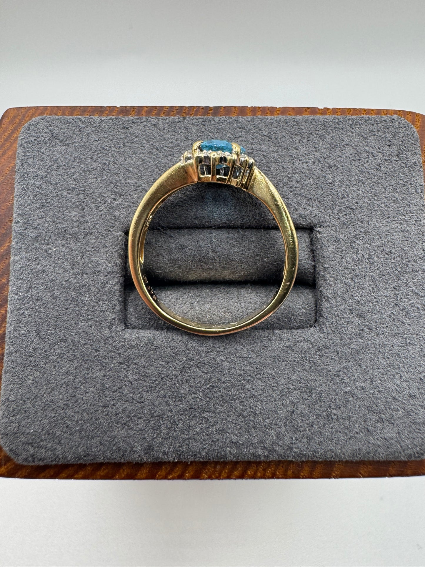 9ct gold topaz and diamond ring