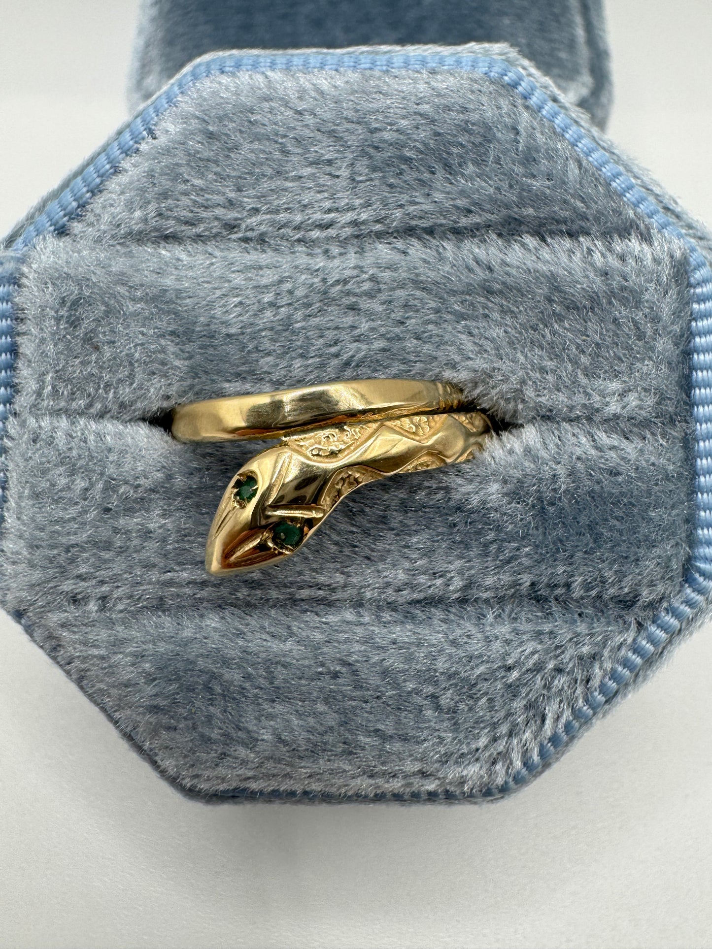 9ct gold emerald snake ring