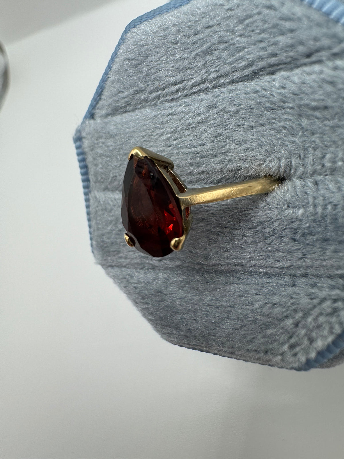 9ct gold garnet ring