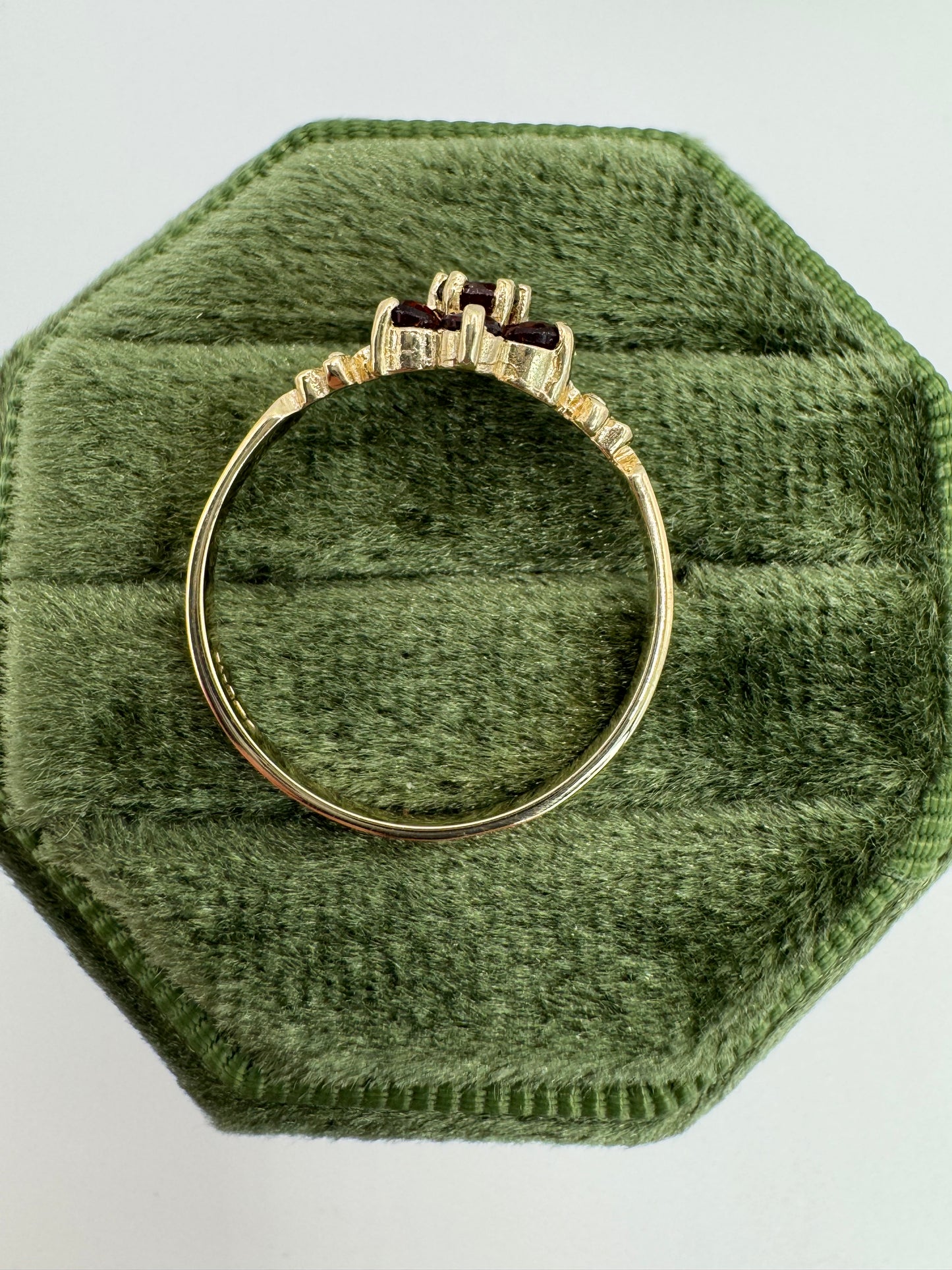 9ct gold garnet cluster ring