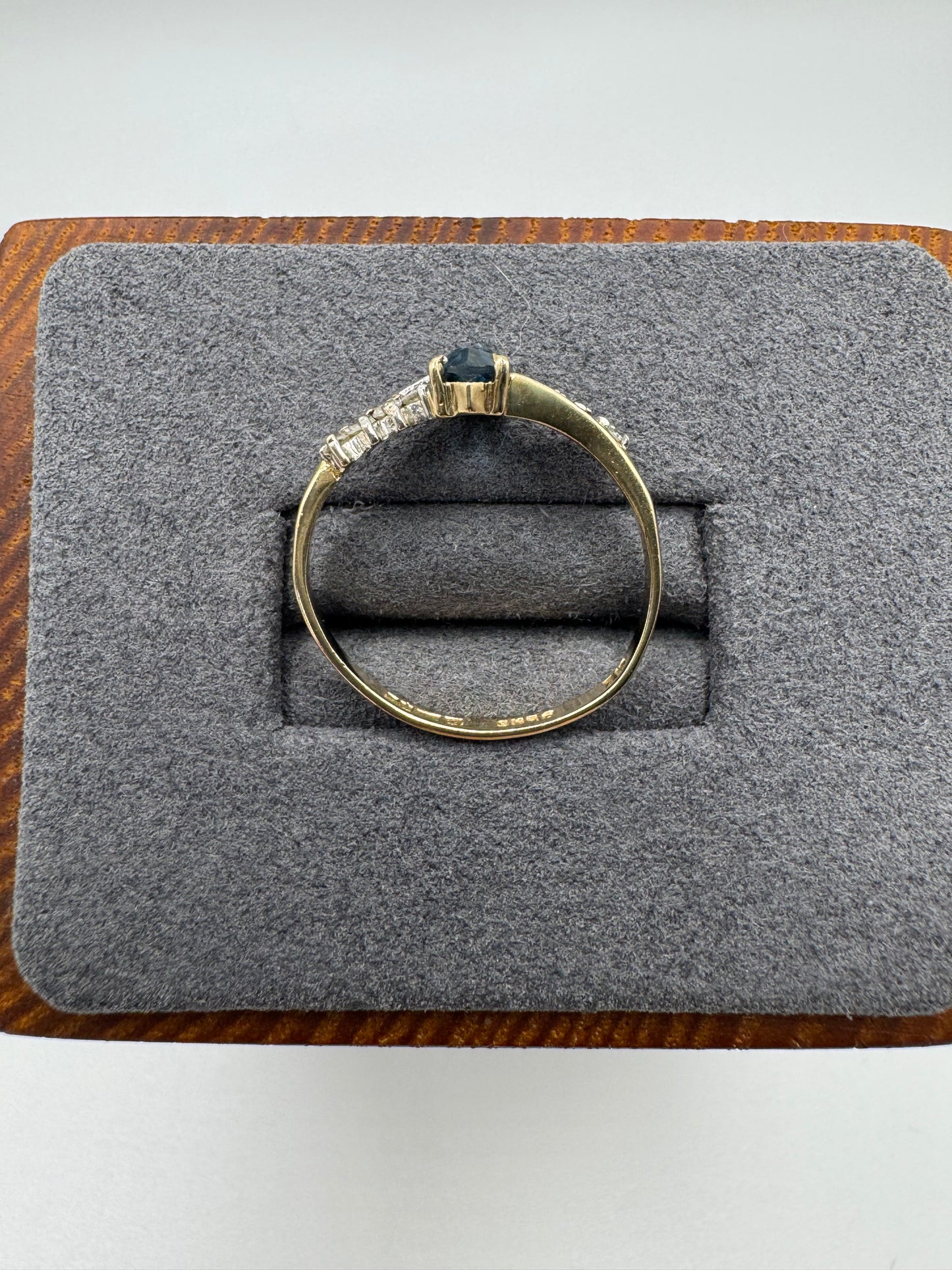 9ct gold topaz ring