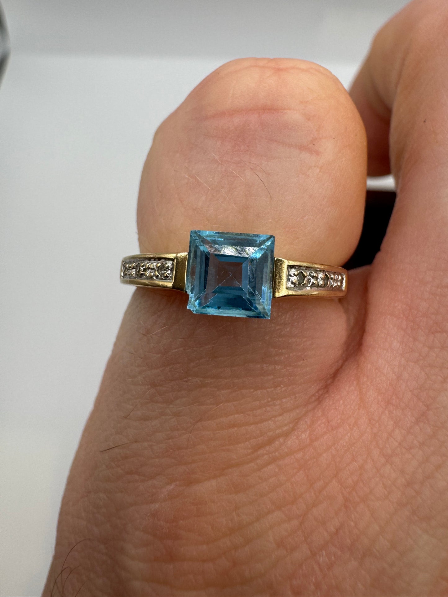9ct gold topaz and diamond ring