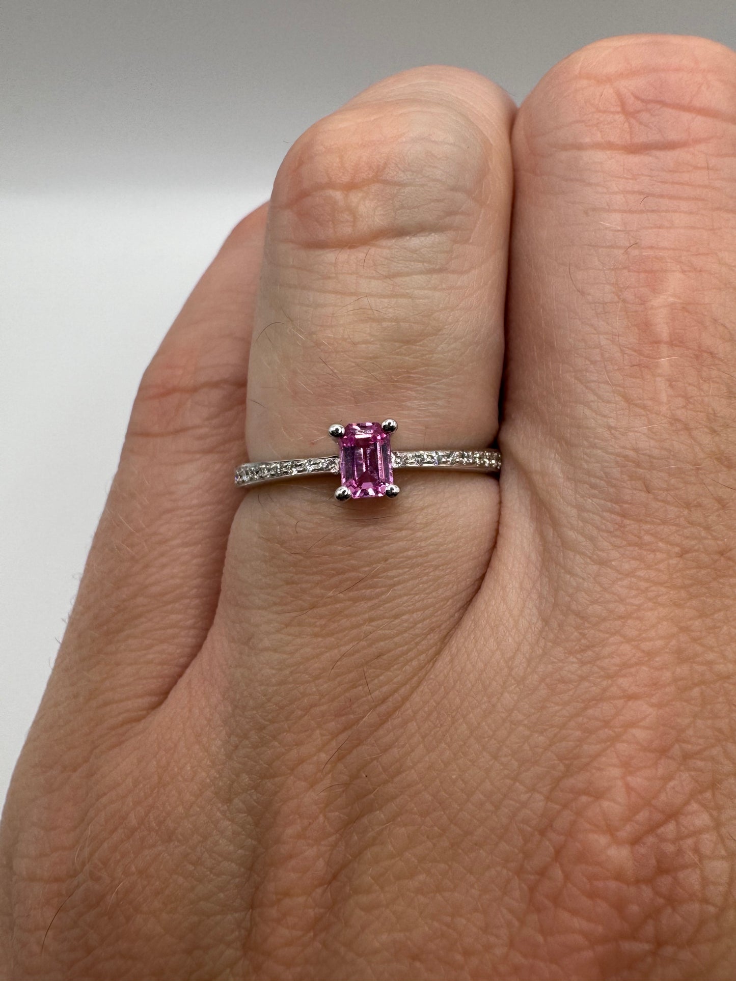 18ct white gold pink sapphire and diamond ring