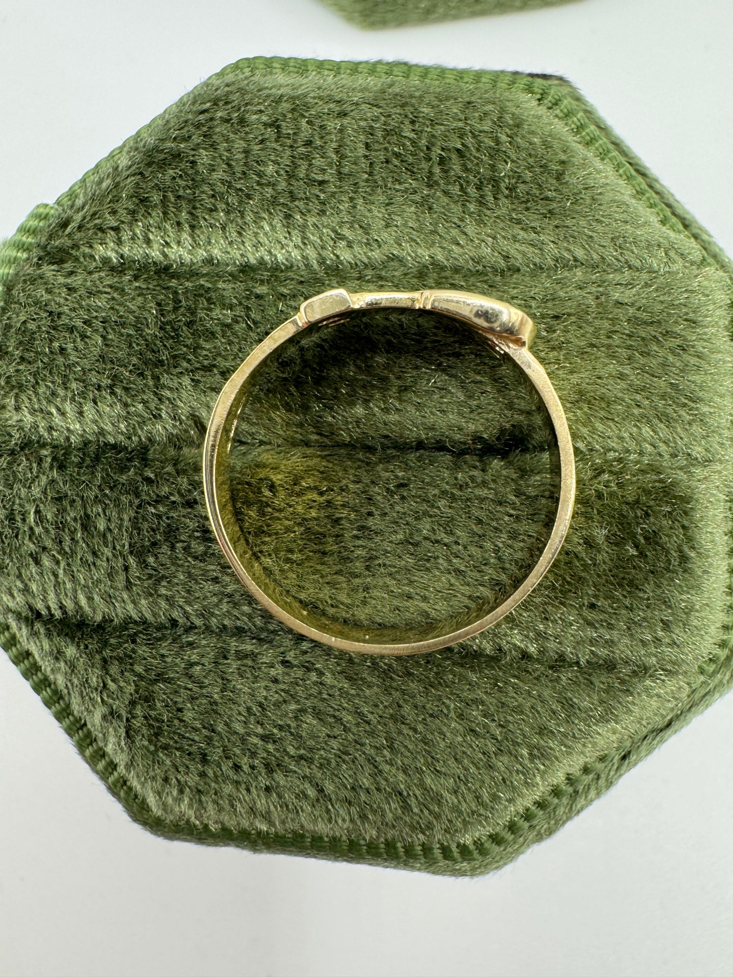9ct gold cz engraved buckle ring