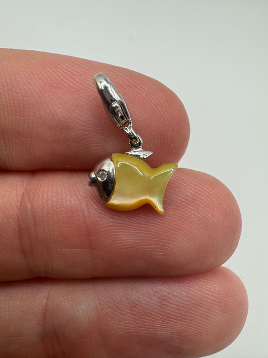 9ct white gold mother of pearl and diamond fish pendant