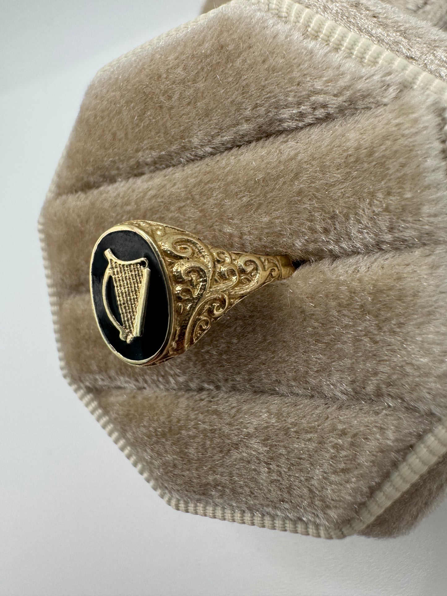 9ct gold enamelled harp ring