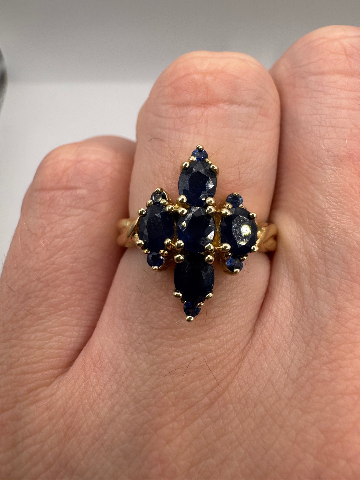 9ct gold sapphire ring
