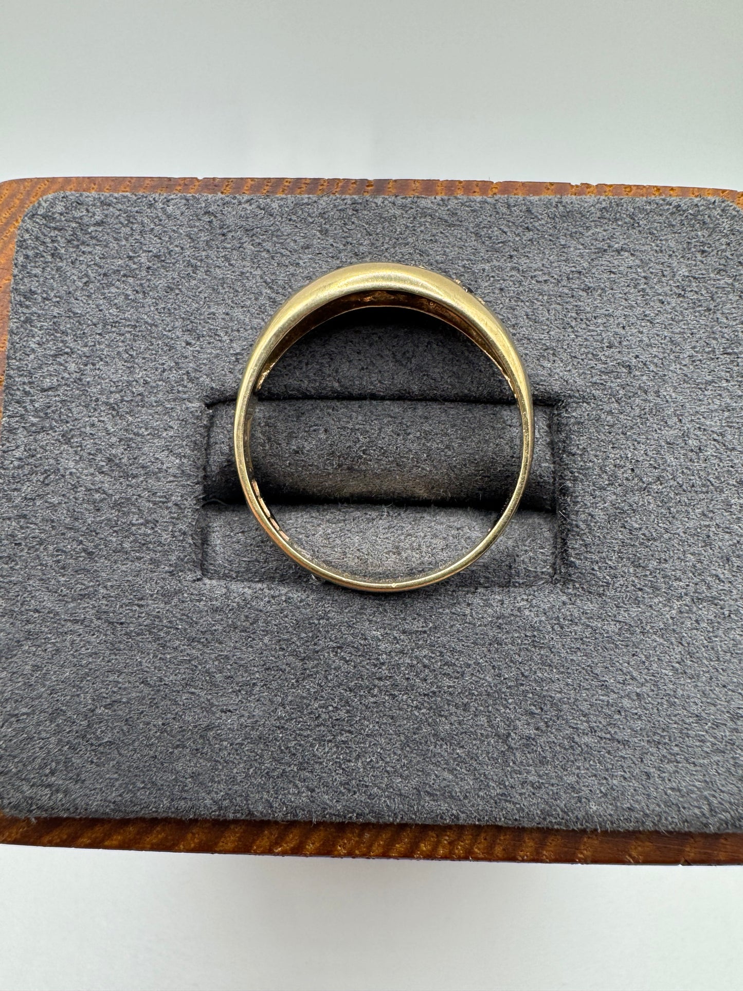 9ct gold sapphire gypsy ring