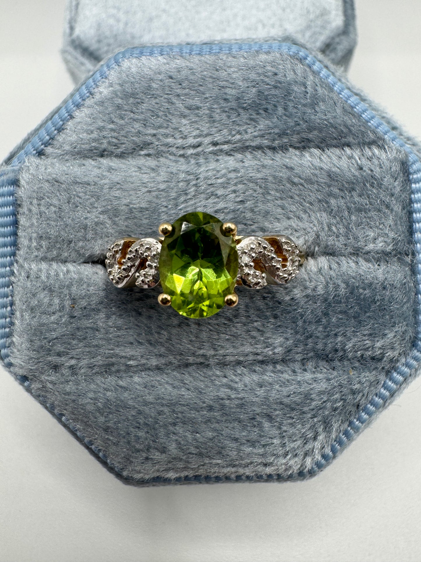 9ct gold peridot and diamond ring