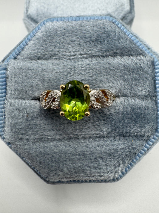9ct gold peridot and diamond ring