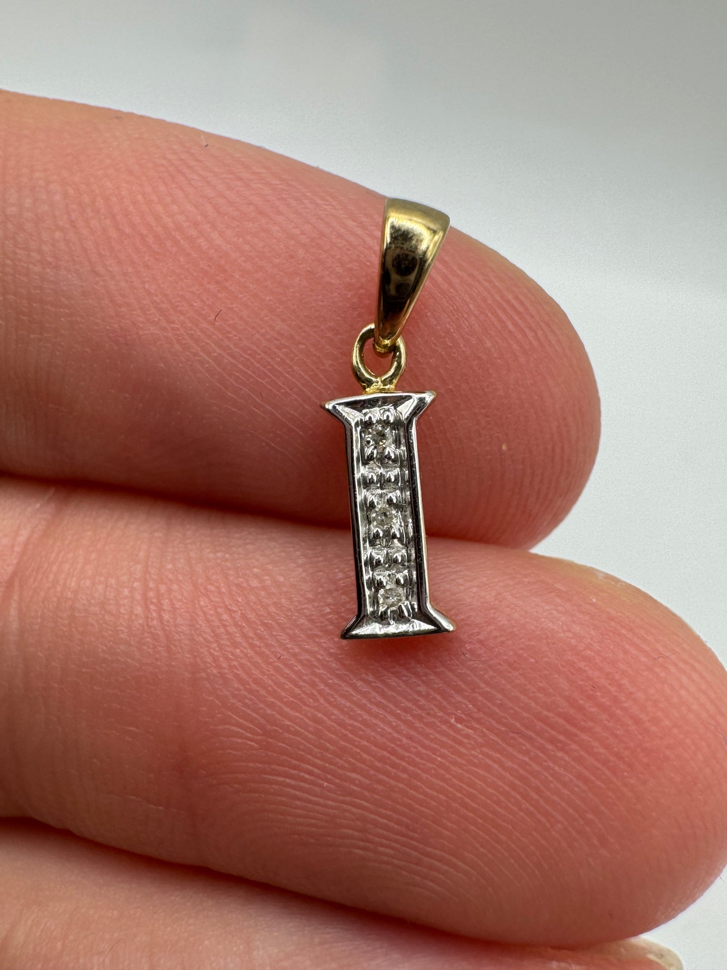 9ct gold diamond initial I pendant