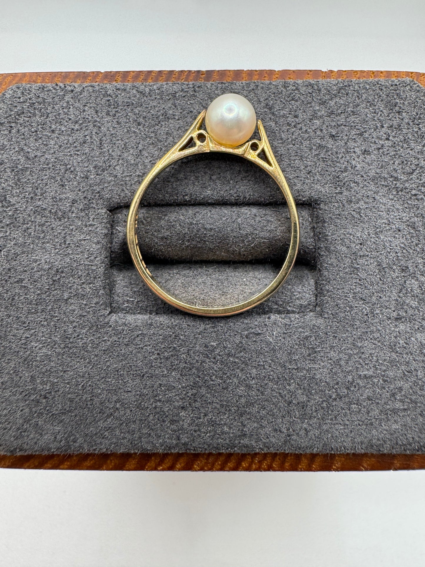 9ct gold pearl ring