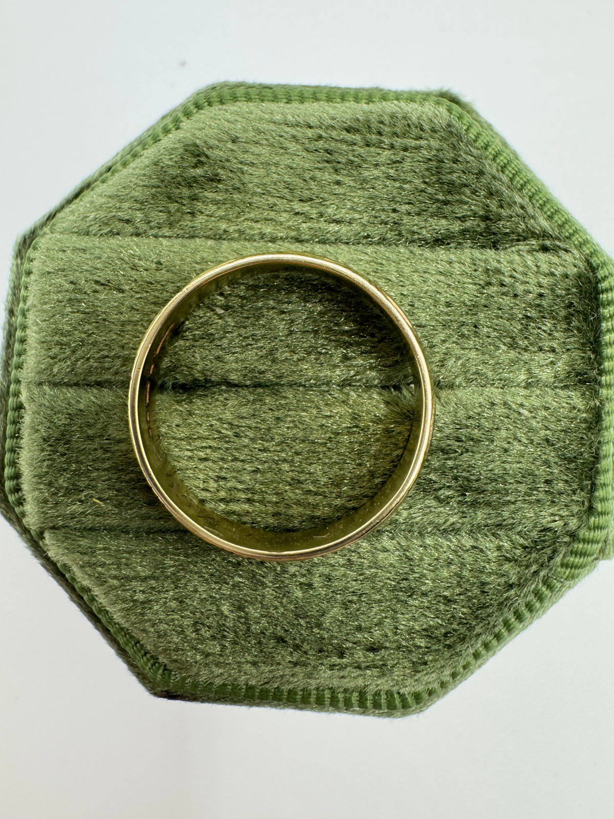 Vintage 9ct gold patterned band