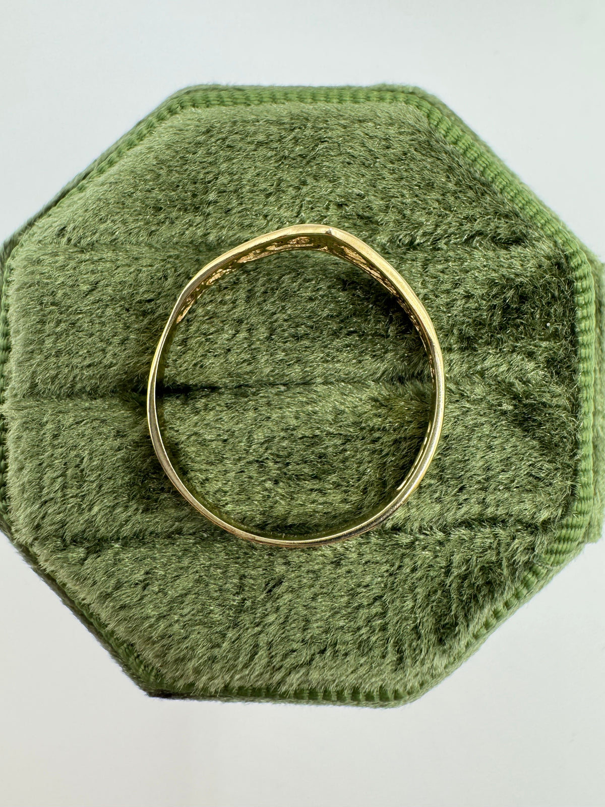 9ct gold patterned wishbone ring