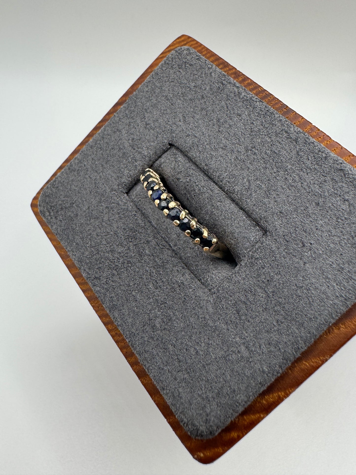 9ct gold sapphire ring