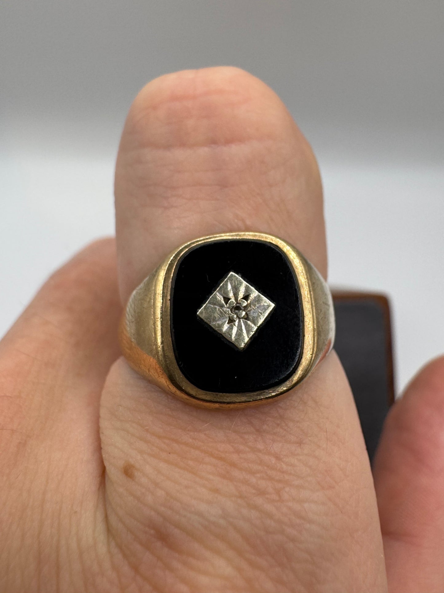 9ct gold onyx and diamond signet ring