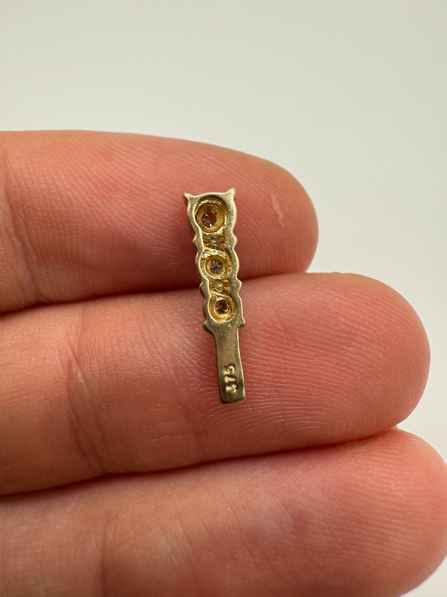 9ct gold diamond pendant