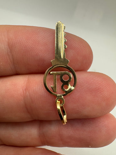 9ct gold 18 key charm
