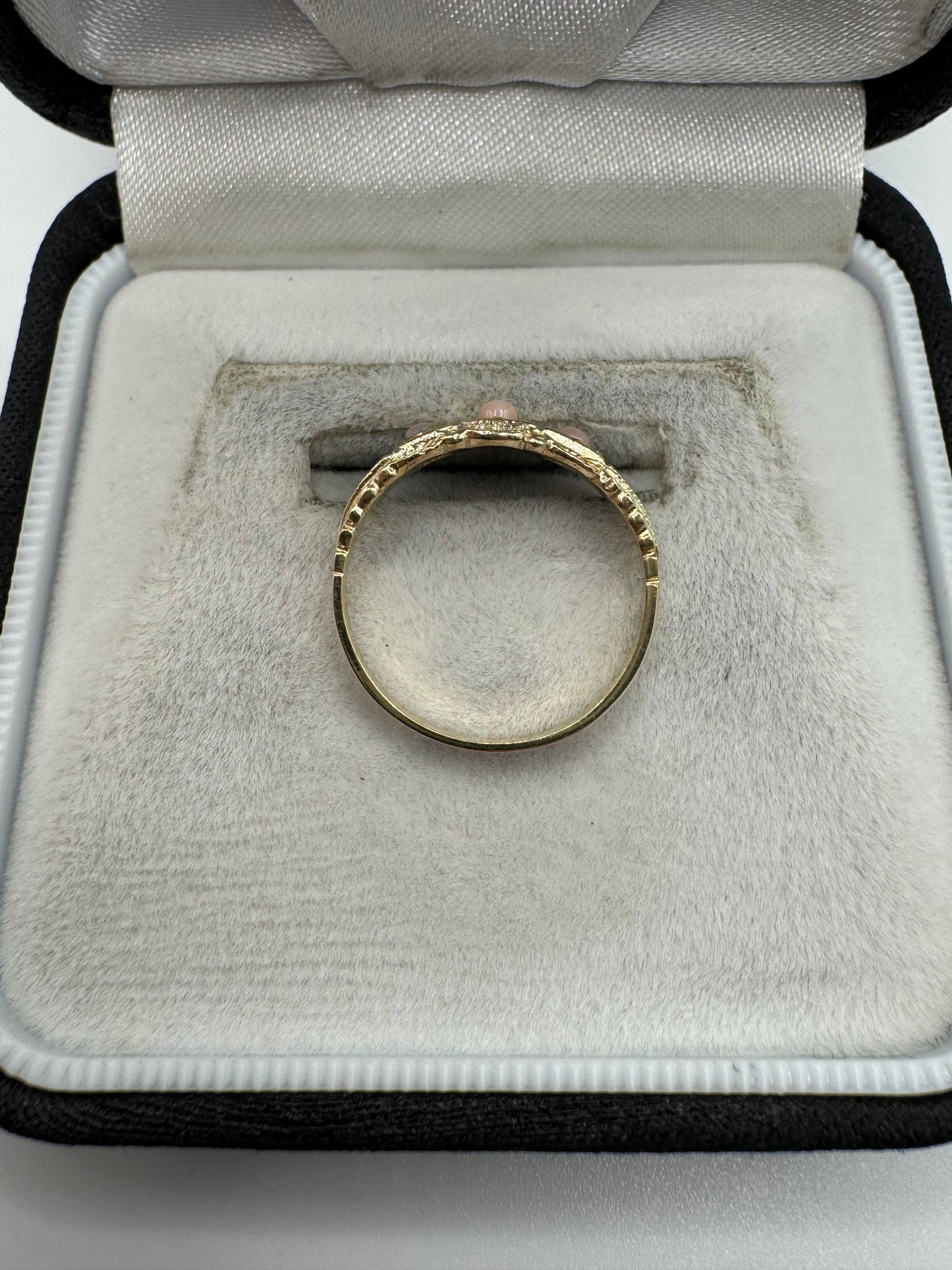 9ct gold 3 stone coral gypsy ring
