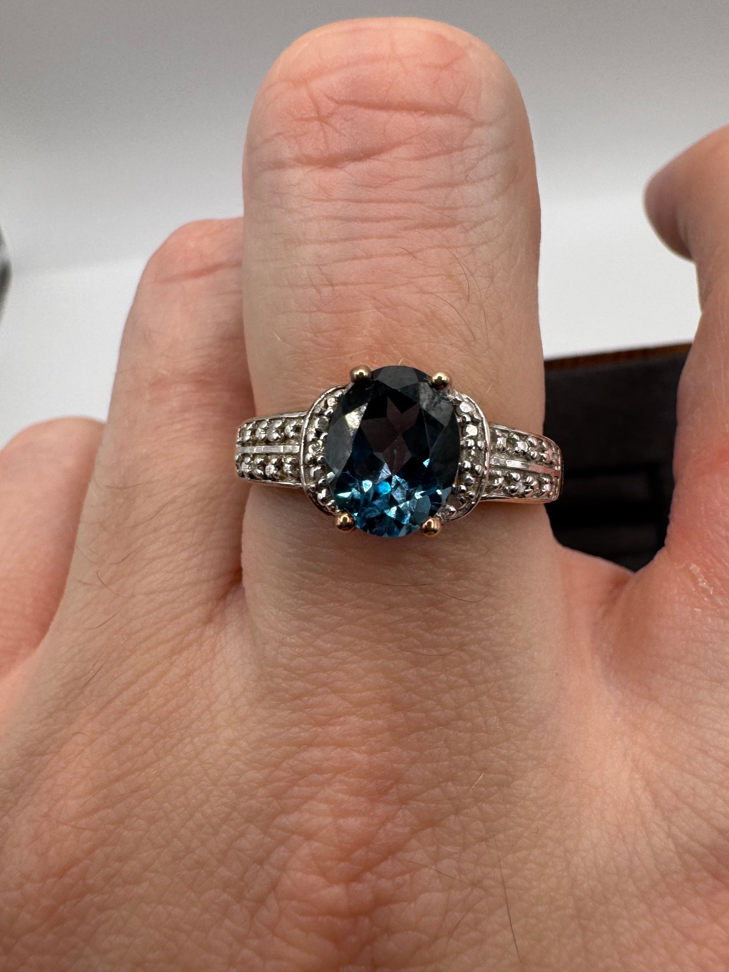 9ct gold London blue topaz and diamond ring