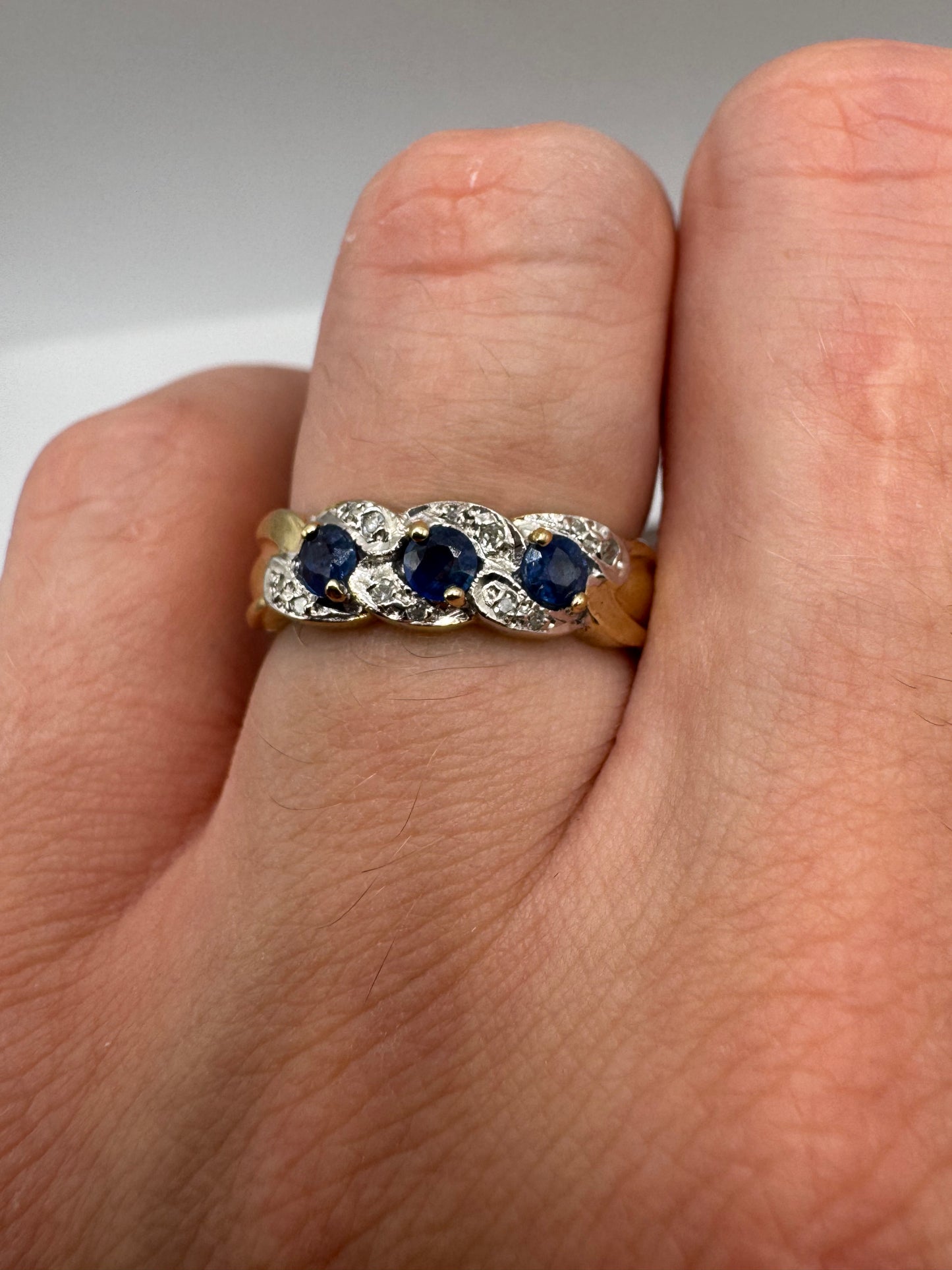 9ct gold London blue topaz and diamond ring