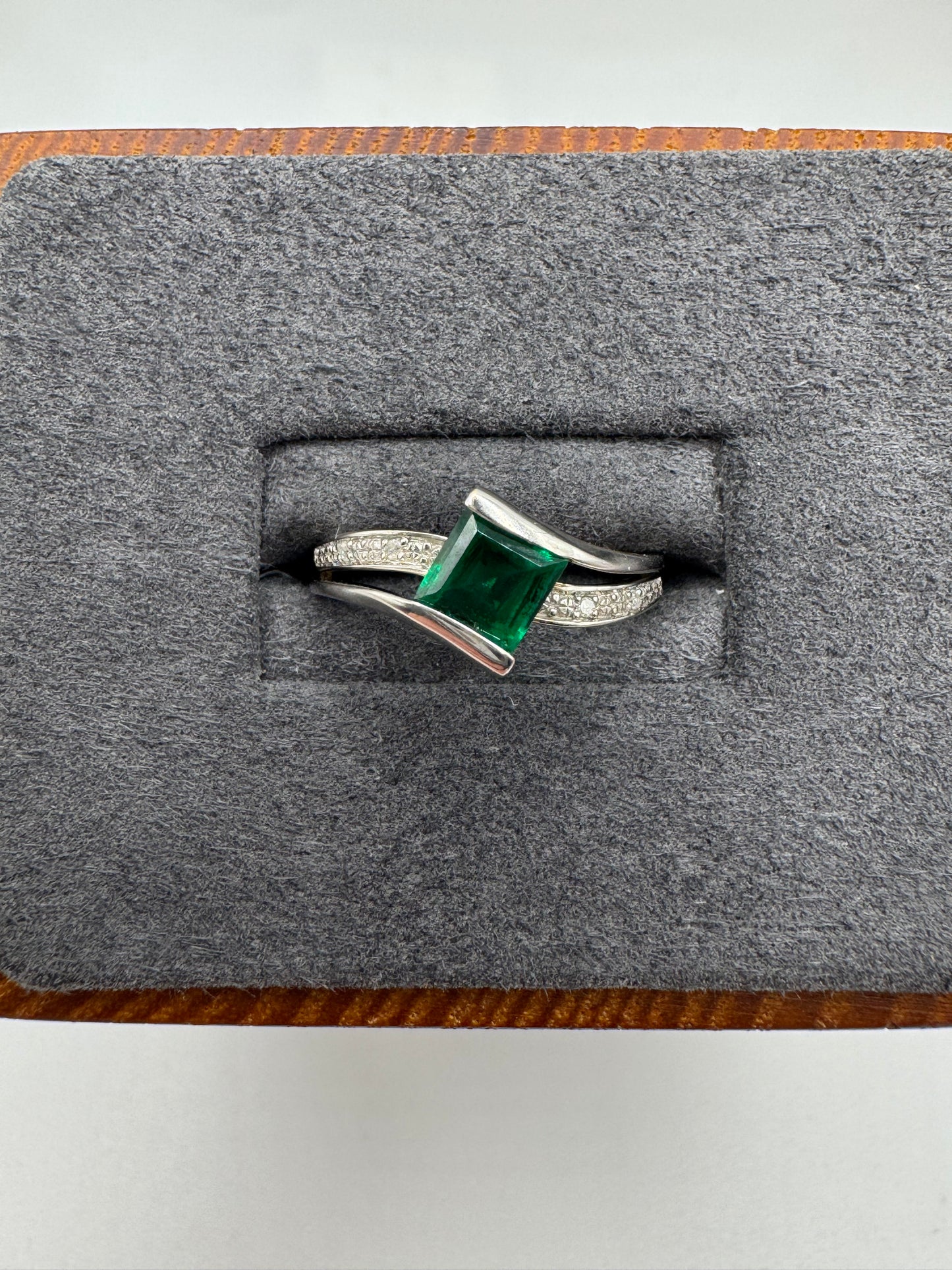 9ct white gold quartz and diamond ring