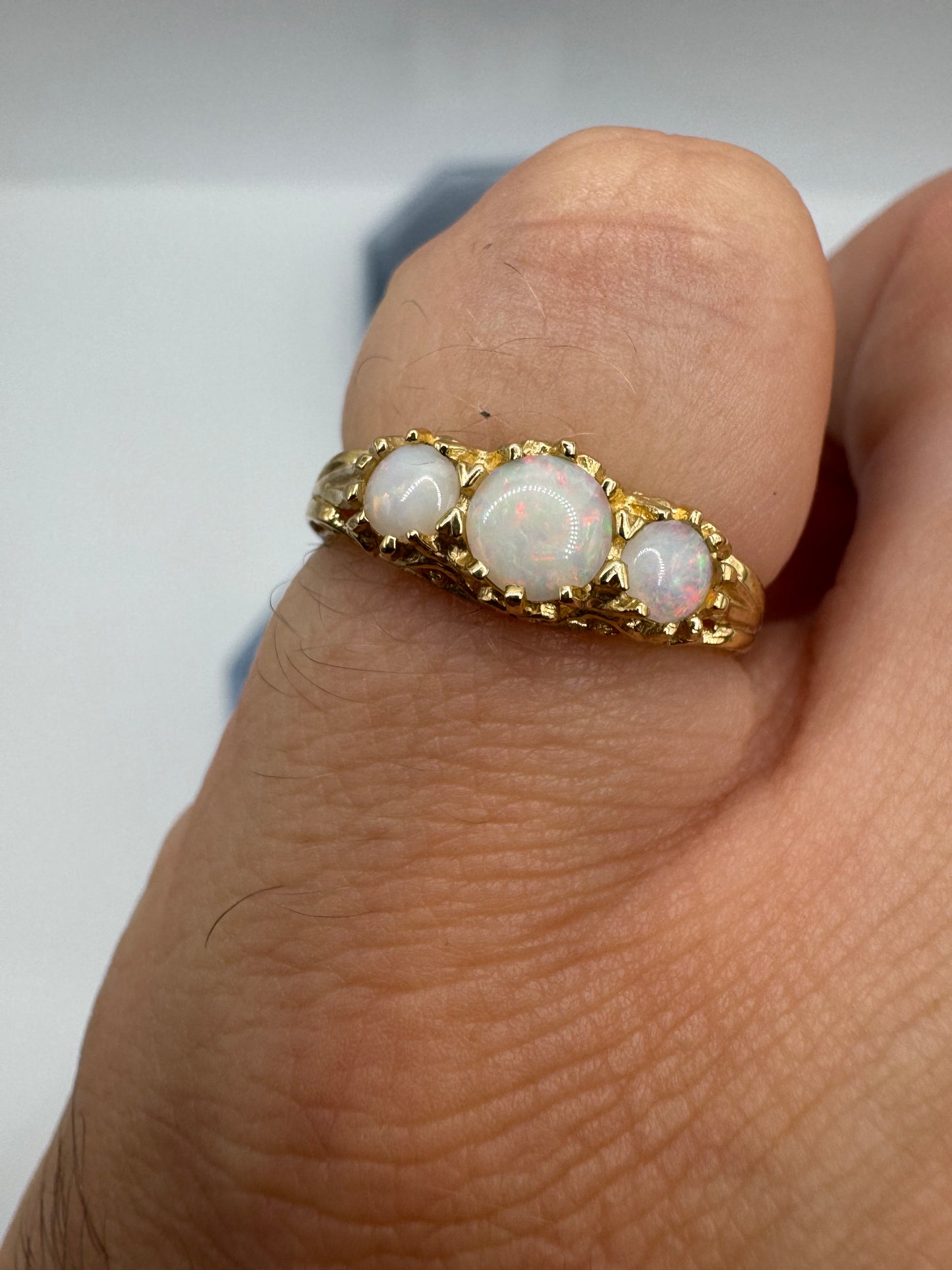 9ct gold opal ring