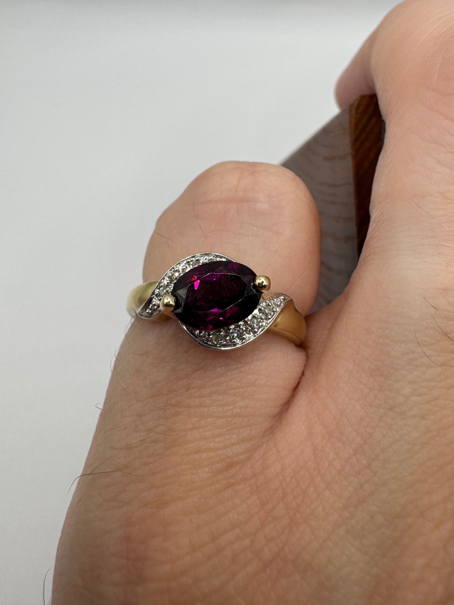 9ct gold garnet and diamond ring