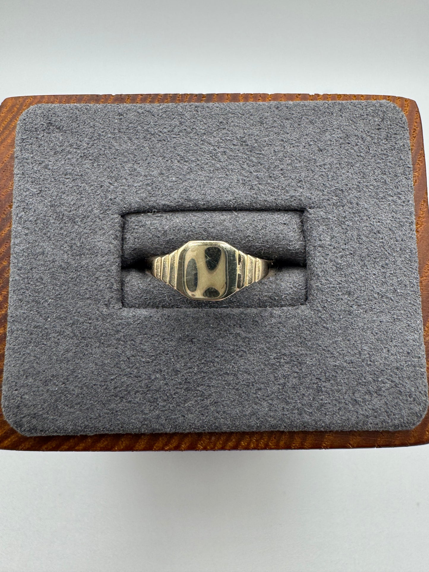 9ct gold signet ring