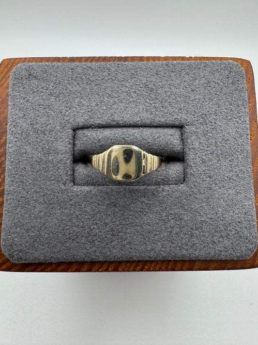 9ct gold signet ring