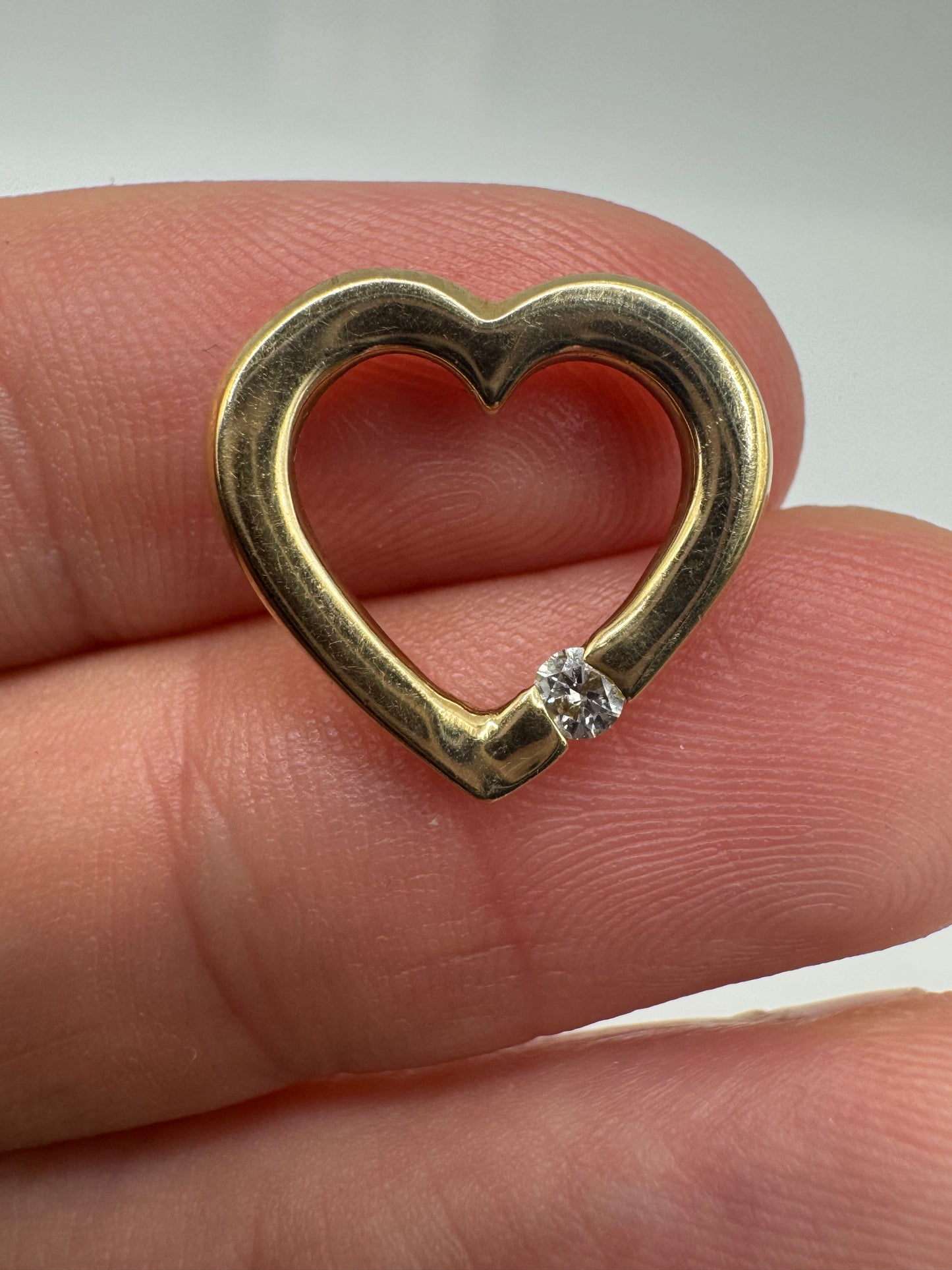 9ct gold diamond heart pendant