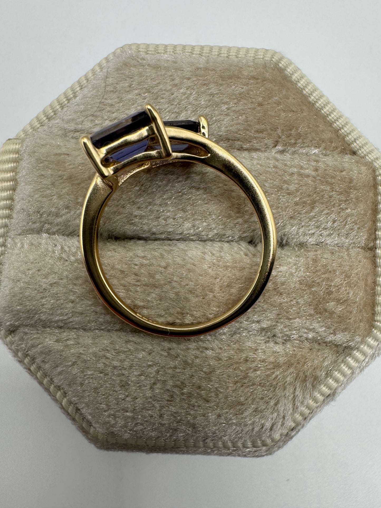 9ct gold iolite ring