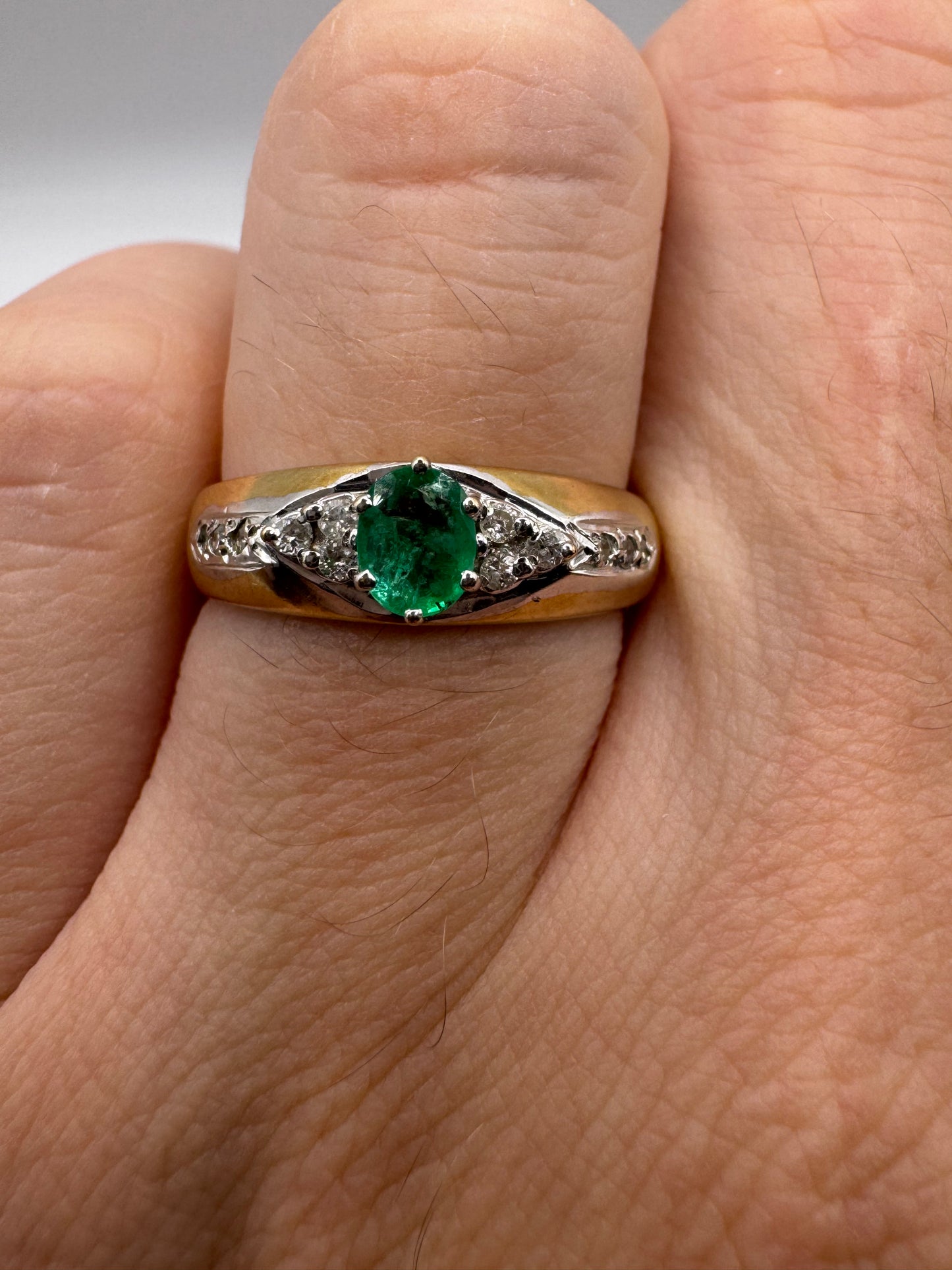 9ct gold emerald and diamond ring