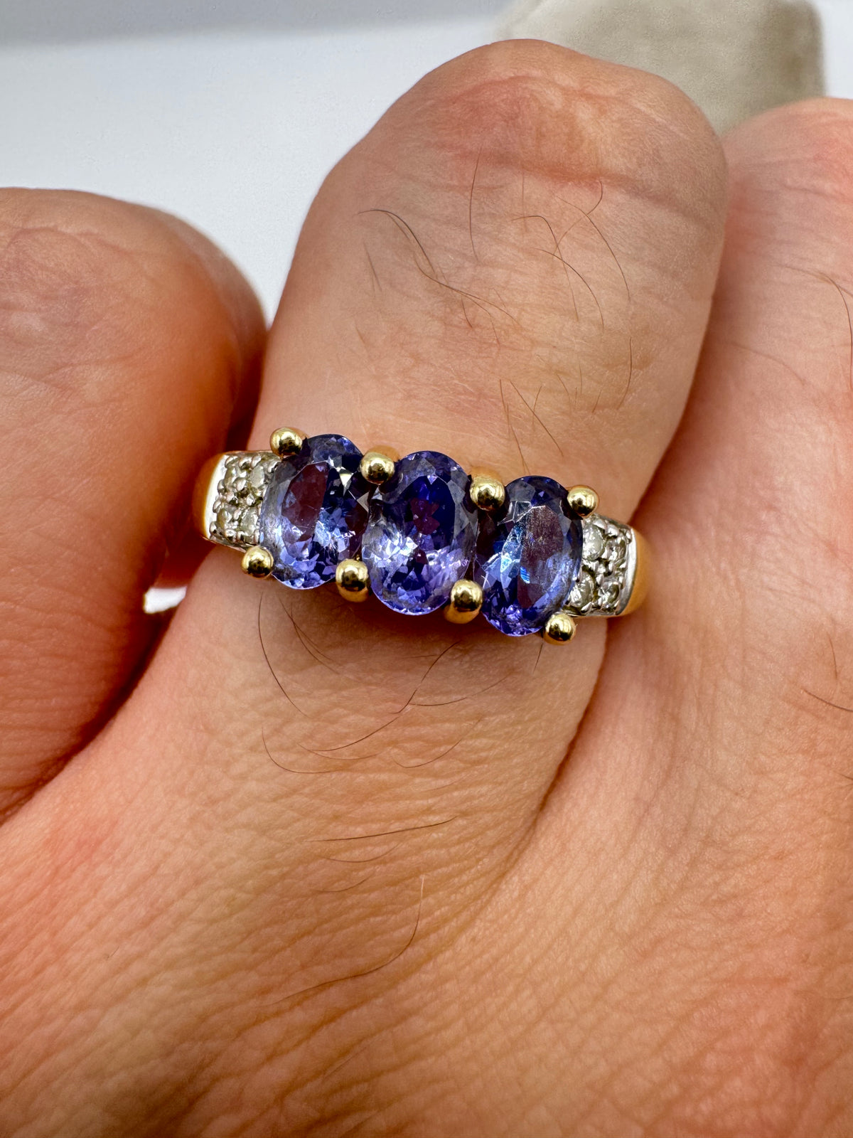 9ct gold tanzanite and diamond ring