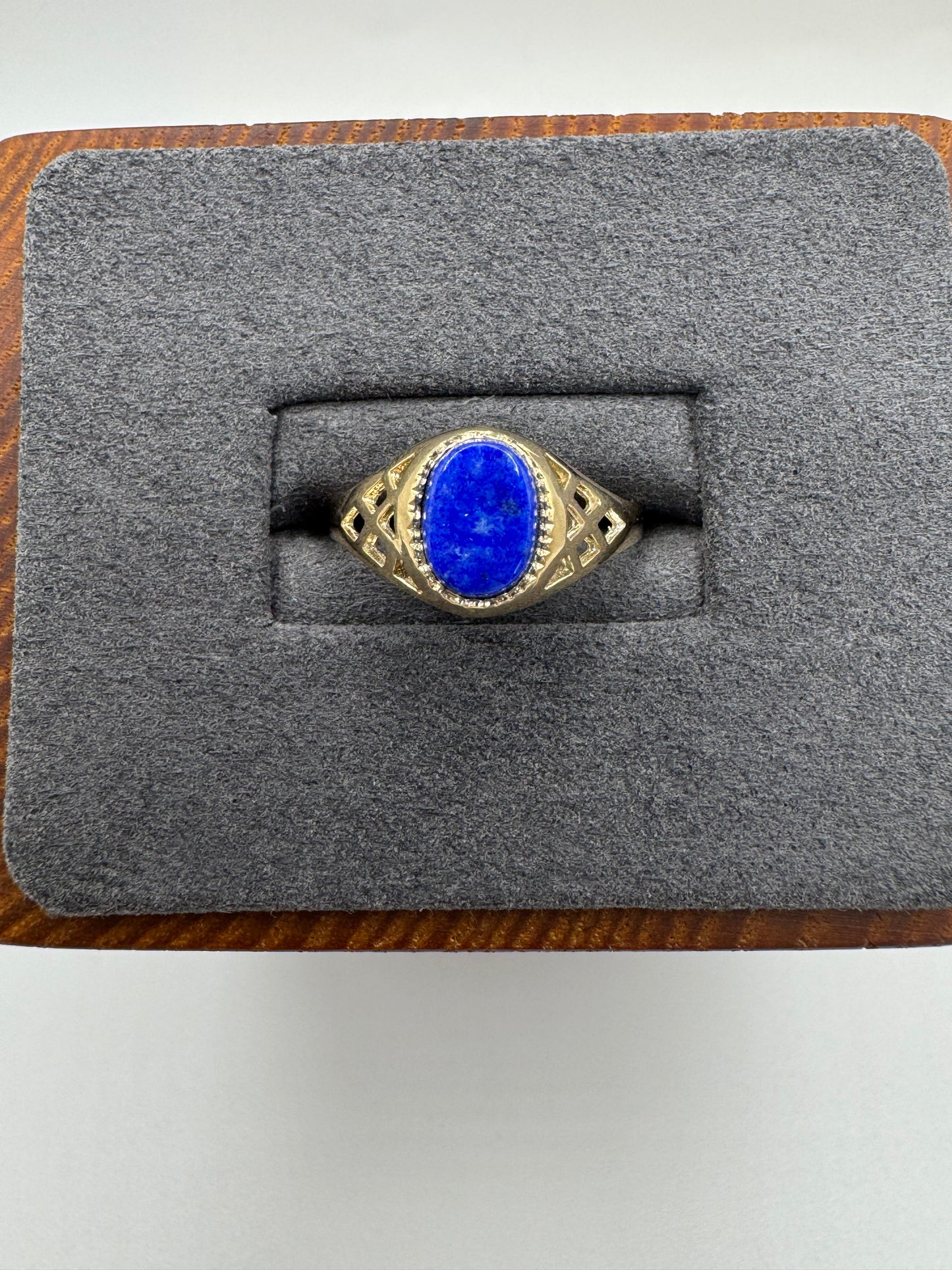 9ct gold lapis lazuli signet ring