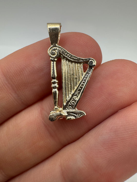 9ct gold harp pendant