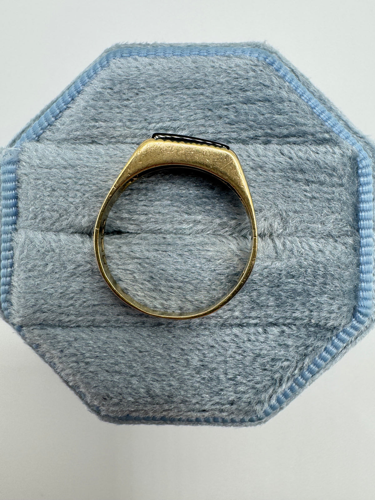 9ct gold onyx ring