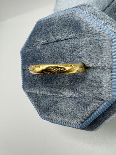9ct gold patterned band